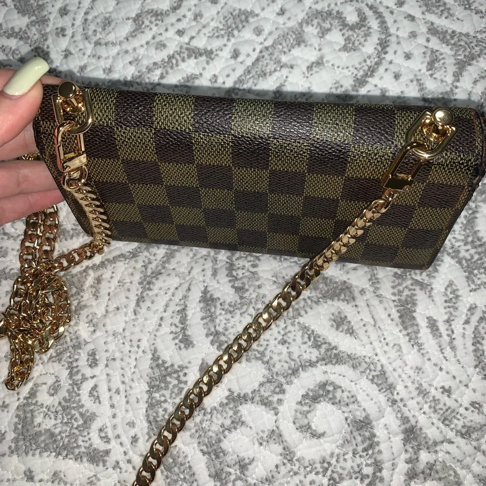Louis Vuitton Handbag - Picture 3 of 9